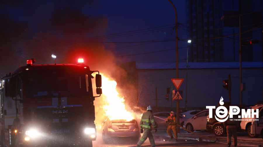 Цайз захын уулзварт машин шатжээ