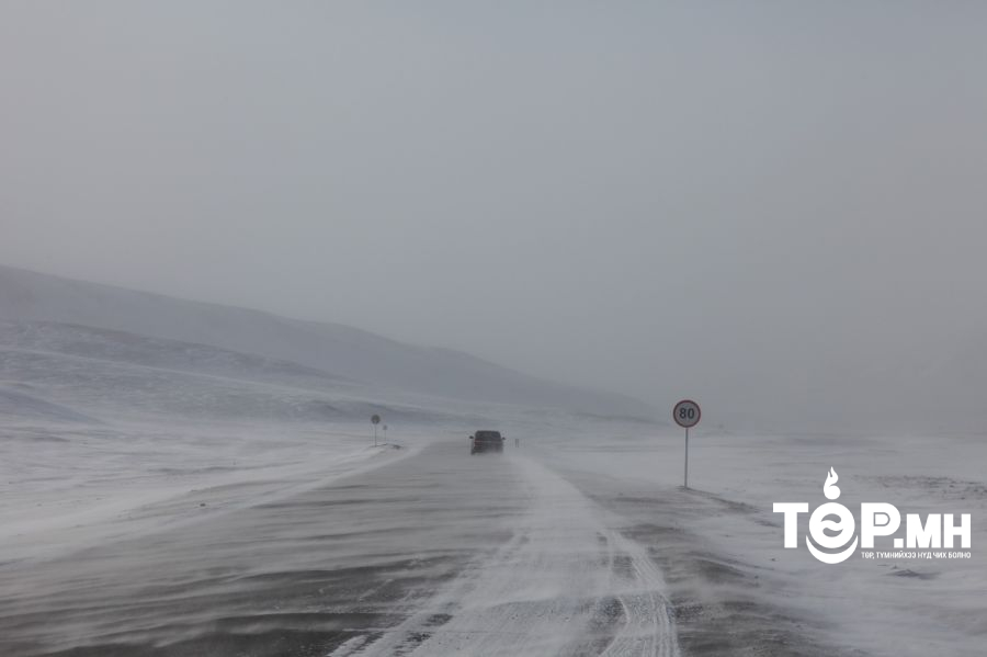 Өнөөдөр Алтай, Хангай, Хөвсгөлийн уулархаг нутгаар цас орно