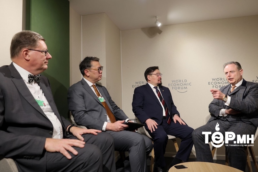 Ерөнхий сайд Г.Занданшатар Бельгийн хаант улсын ерөнхий сайд Барт Де Вевер нар Давост уулзав