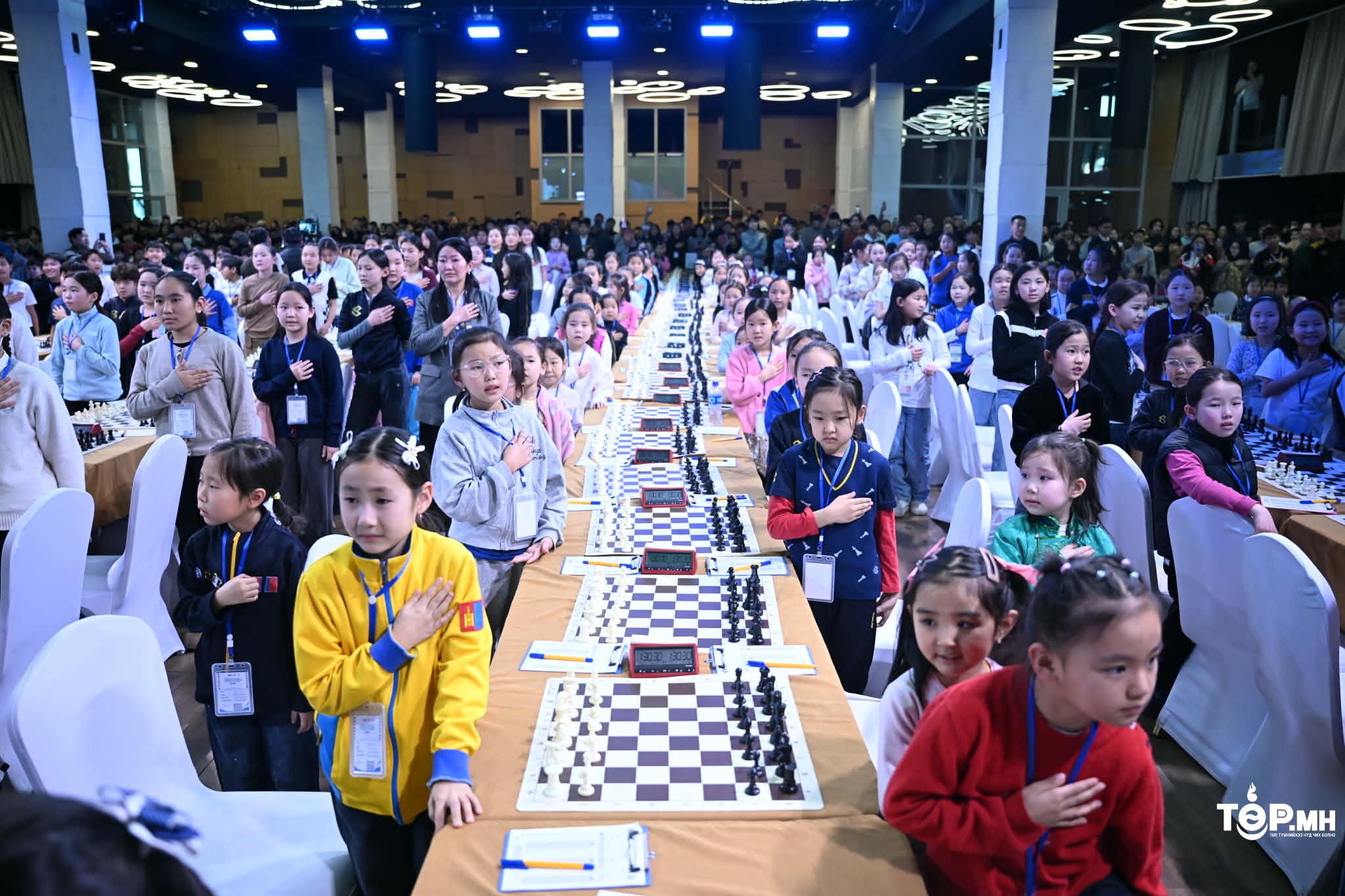 Өсвөрийн шатарчдын Улаанбаатар хотын аварга шалгаруулах тэмцээн үргэлжилж байна