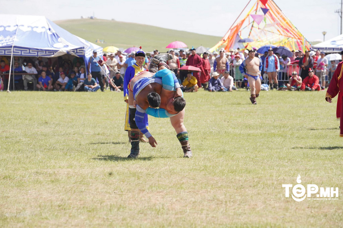 Уяачдын наадамд 64 бөх зодоглож, 469 хурдан хүлэг уралдлаа