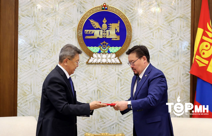 Улсын Их Хурлын гишүүний халдашгүй байдлын дэд хорооны бүрэлдэхүүнд цөөнхийн төлөөллөөс оролцуулах тухай хуулийн төслийг өргөн мэдүүллээ