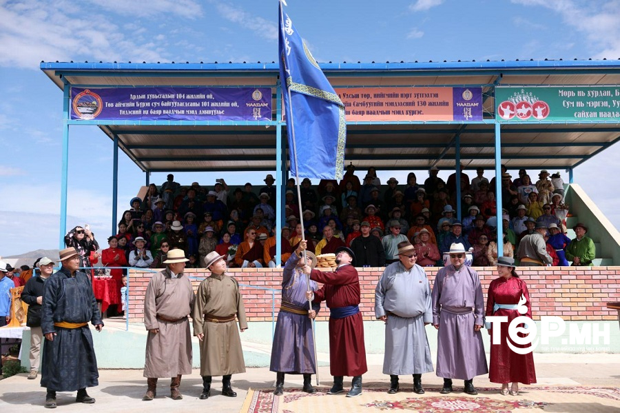 Төв аймгийн Бүрэн сумыг Хөдөлмөрийн гавьяаны улаан тугийн одонгоор шагналаа