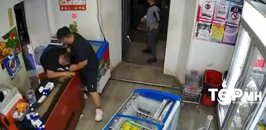 Дундговь аймгийн Сайнцагаан сумын хүнсний дэлгүүрийн худалдагч эмэгтэйг зайрмаг өгсөнгүй гэж зоджээ