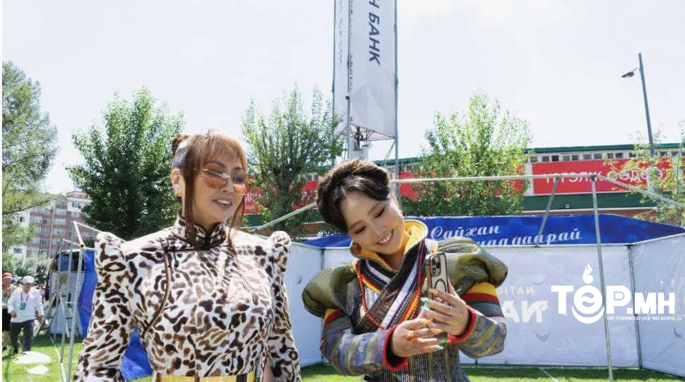 Солонгон аашт буюу Анандагийн 50 саяын өөрчлөлтийн цаана ХЭН байв?