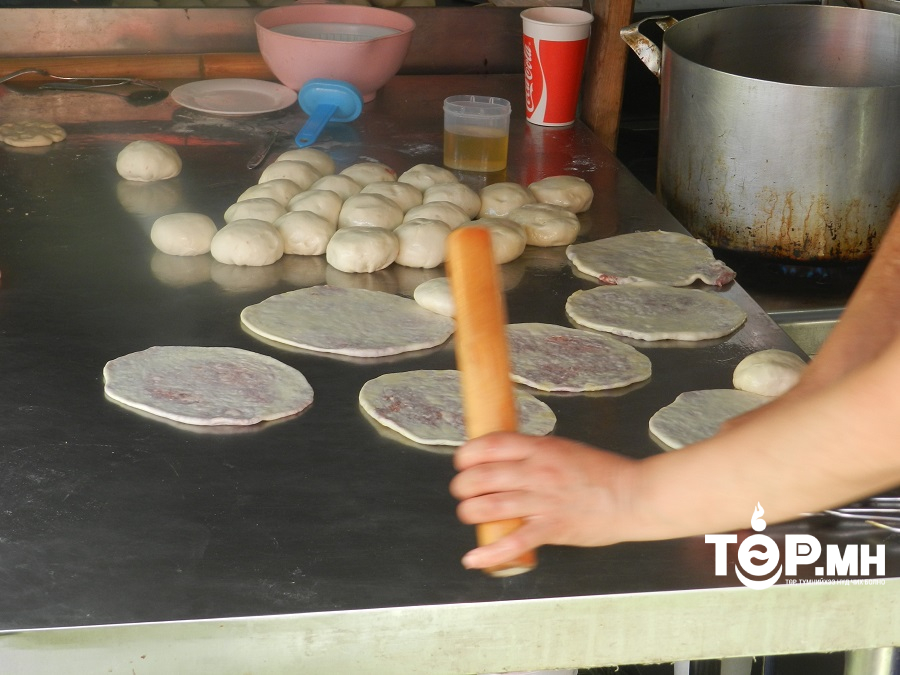 Наадмын хуушуур хийх зөвшөөрлийг дүүргүүд олгодог