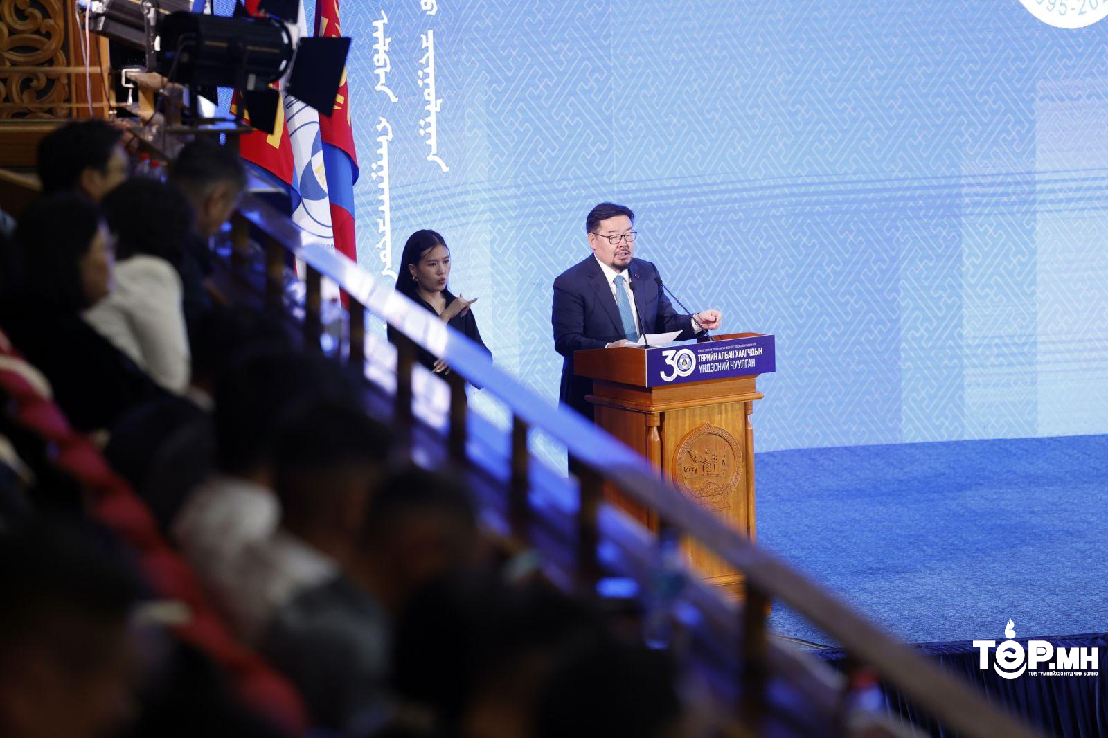 Г.Занданшатар: Хүн төвтэй хандлага төрийн албаны, төрийн албан хаагчийн үндсэн зарчим болох ёстой