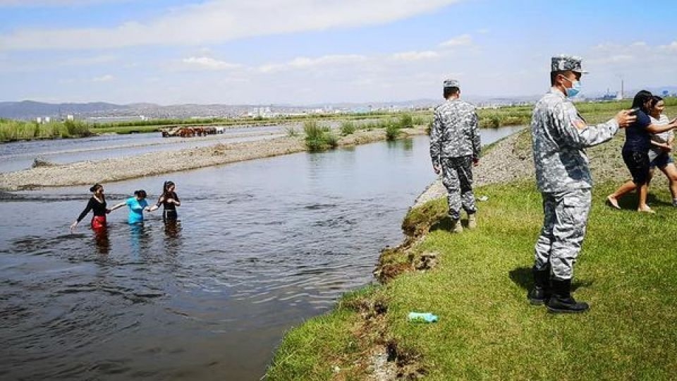 Голын орчимд хараа хяналтгүй тоглож байсан 29 хүүхдийн аюулгүй байдлыг хангалаа