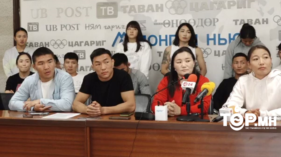 "Монголын чөлөөт бөхийн холбоо хоёр хуваагдаад талцсан. Одоо тамирчид ч хоёр хуваагдах хэмжээнд хүрч байна"