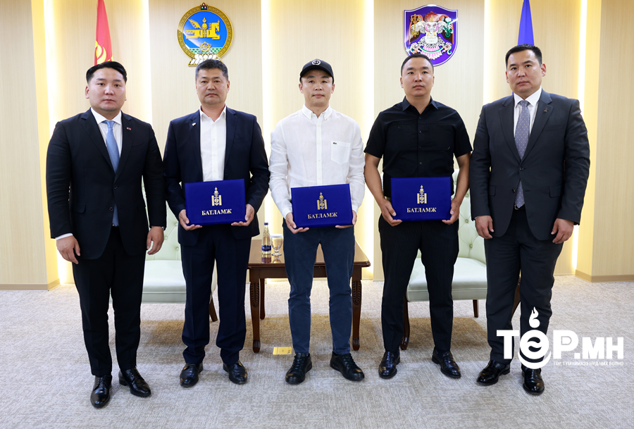 Нийслэлийн гурван дүүрэгт дахин төлөвлөлтийн төсөл хэрэгжүүлэх ААН-үүд шалгарч, батламжаа гардан авлаа