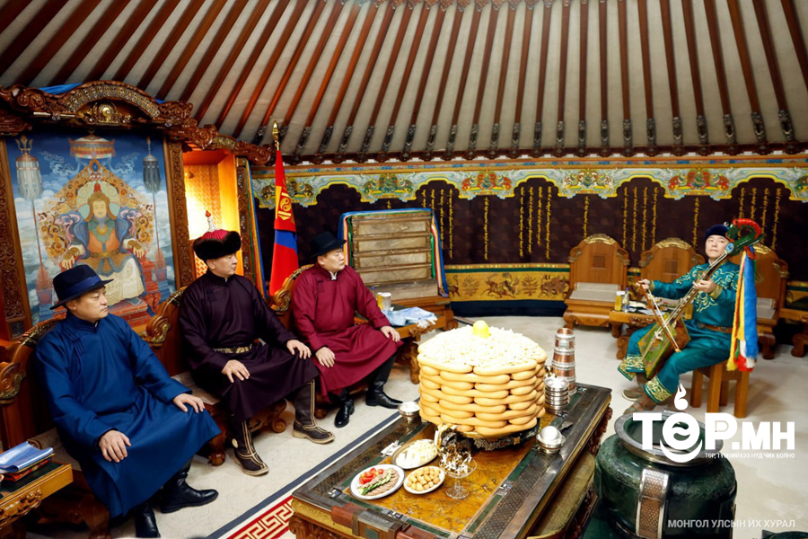 “Элдэв эрдэнэт” хэмээх хөхөгчин могой жилийн Төрийн золголт ёслол төгөлдөр боллоо