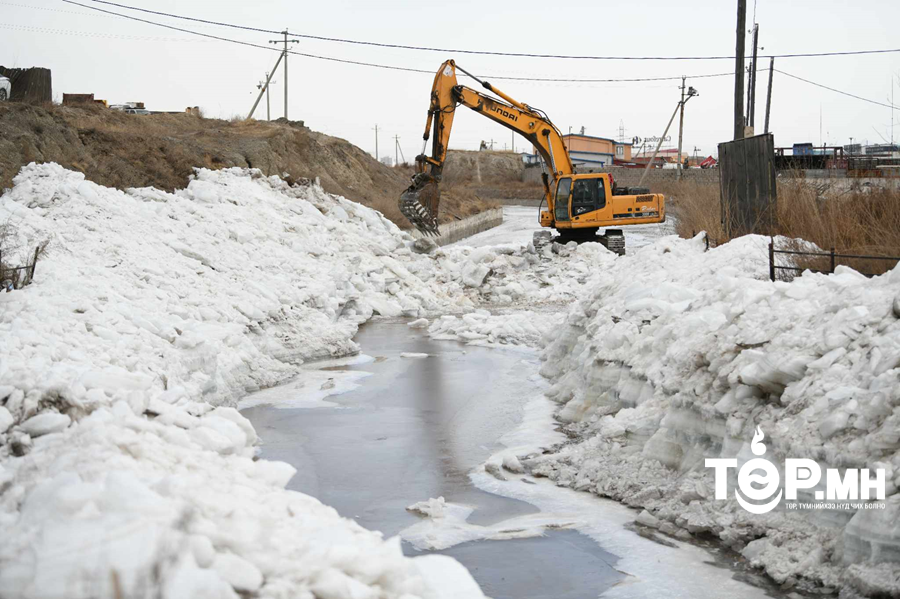 Шар усны үерээс сэргийлж, шаардлагатай байршлуудад суваг татаж, далан босгож байна