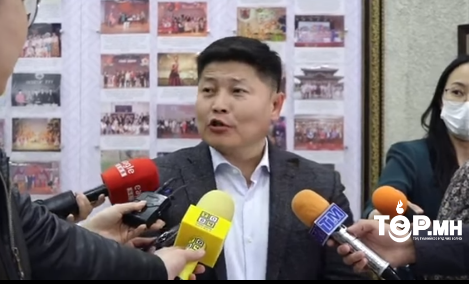 Х.Нямбаатар сэтгүүлчдийн асуултад хариулахгүй уурлав