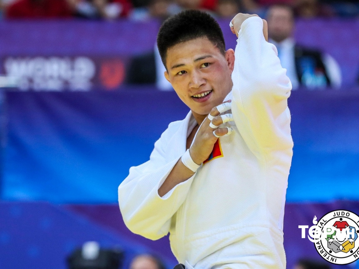 Ц.Цогтбаатар ялалт байгуулж Дэлхийн аварга боллоо