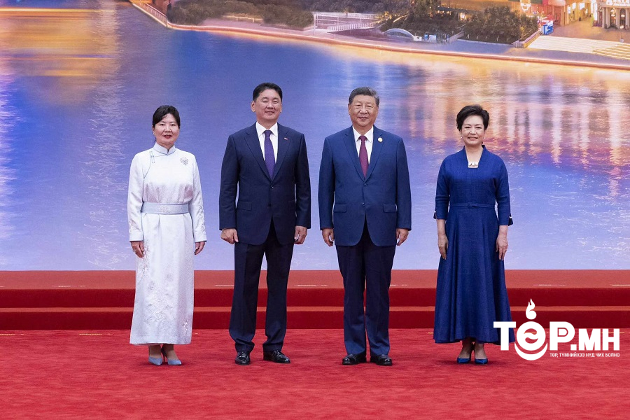 Монгол Улсын Ерөнхийлөгч У.Хүрэлсүхийг БНХАУ-ын дарга Ши Жиньпин угтлаа