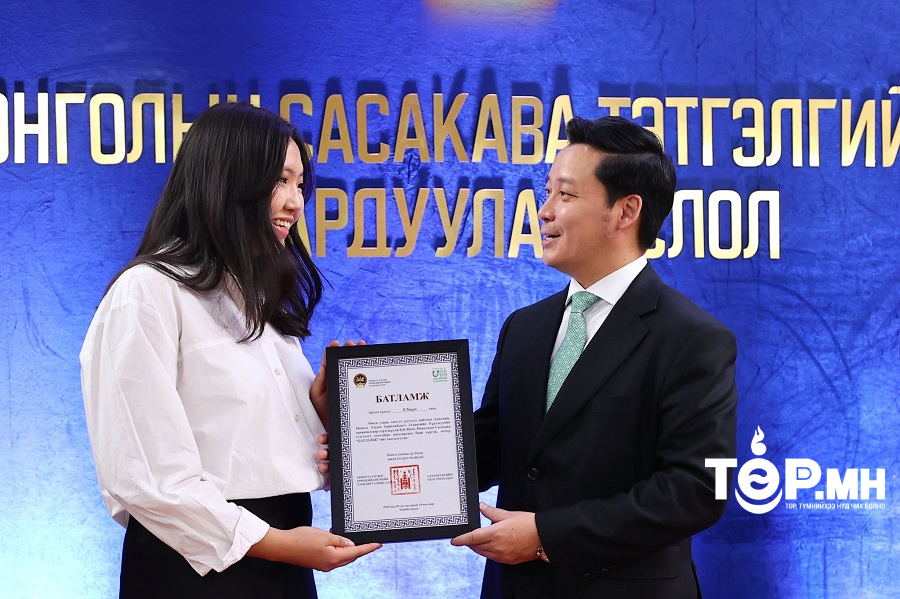“Япон-Монголын Сасакава” тэтгэлэгт хөтөлбөрийн 1000 оюутанд батламж гардуулж эхэллээ