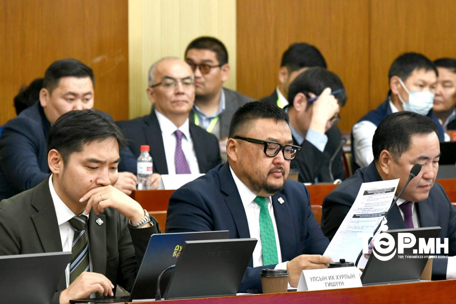 “Халзан бүрэгтэй” орд газрын ашиглалт, байгаль орчинд үзүүлэх сөрөг нөлөөлөл, эрсдэлийг нарийвчлан судлах сэдэвт ерөнхий хяналтын сонсголд 60 иргэн үг хэлж, саналаа илэрхийлэв