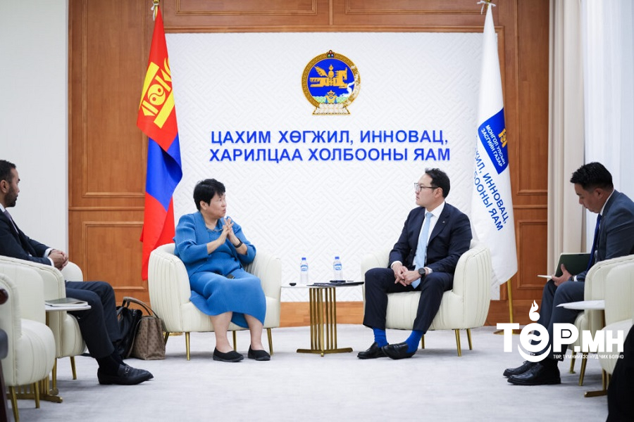 ЦХИХХ-ны сайд Э.Батшугар Олон улсын цахилгаан холбооны байгууллагын Ази, Номхон далайн бүсийн захирлыг хүлээн авч уулзлаа
