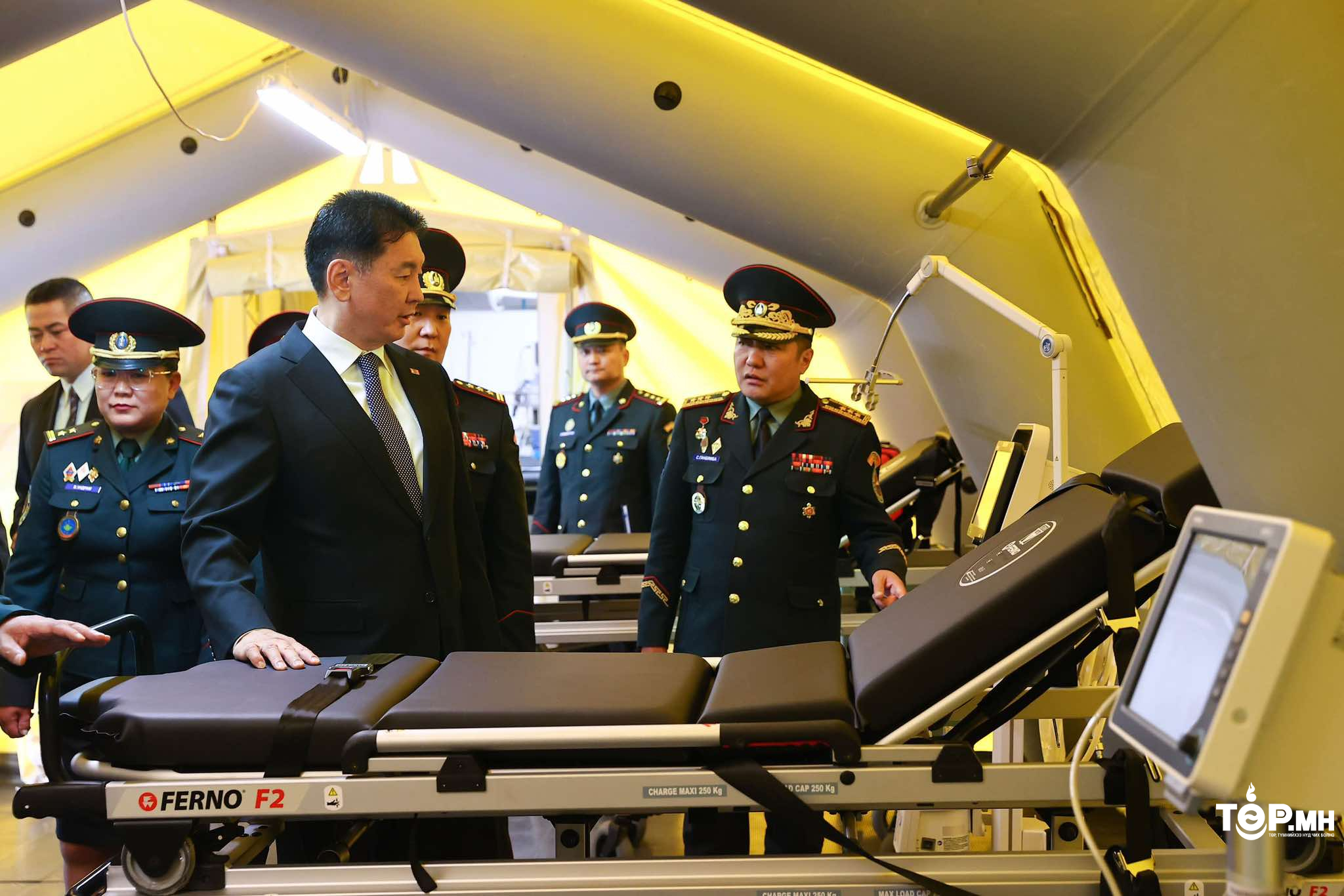 Ерөнхийлөгч У.Хүрэлсүх Цэргийн төв эмнэлэгт ажиллалаа